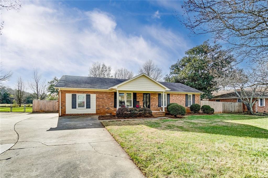 2714 Sunset Road Charlotte, NC 28216 - Photo 2 of 41 Gallery Image 2