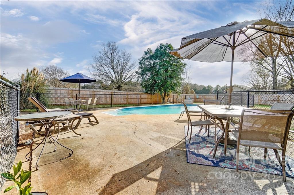 2714 Sunset Road Charlotte, NC 28216 - Photo 30 of 41 Gallery Image 30