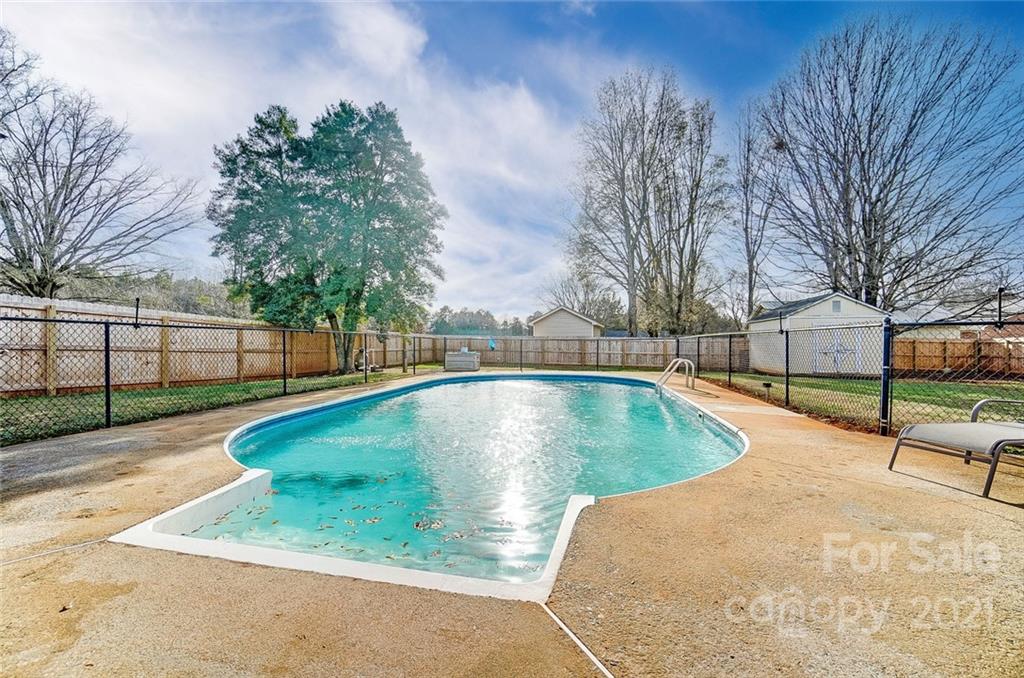 2714 Sunset Road Charlotte, NC 28216 - Photo 32 of 41 Gallery Image 32