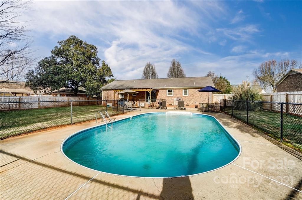 2714 Sunset Road Charlotte, NC 28216 - Photo 34 of 41 Gallery Image 34