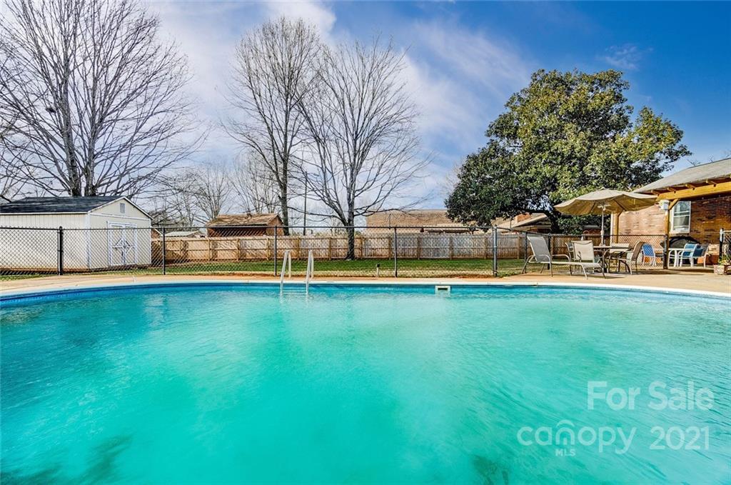 2714 Sunset Road Charlotte, NC 28216 - Photo 35 of 41 Gallery Image 35