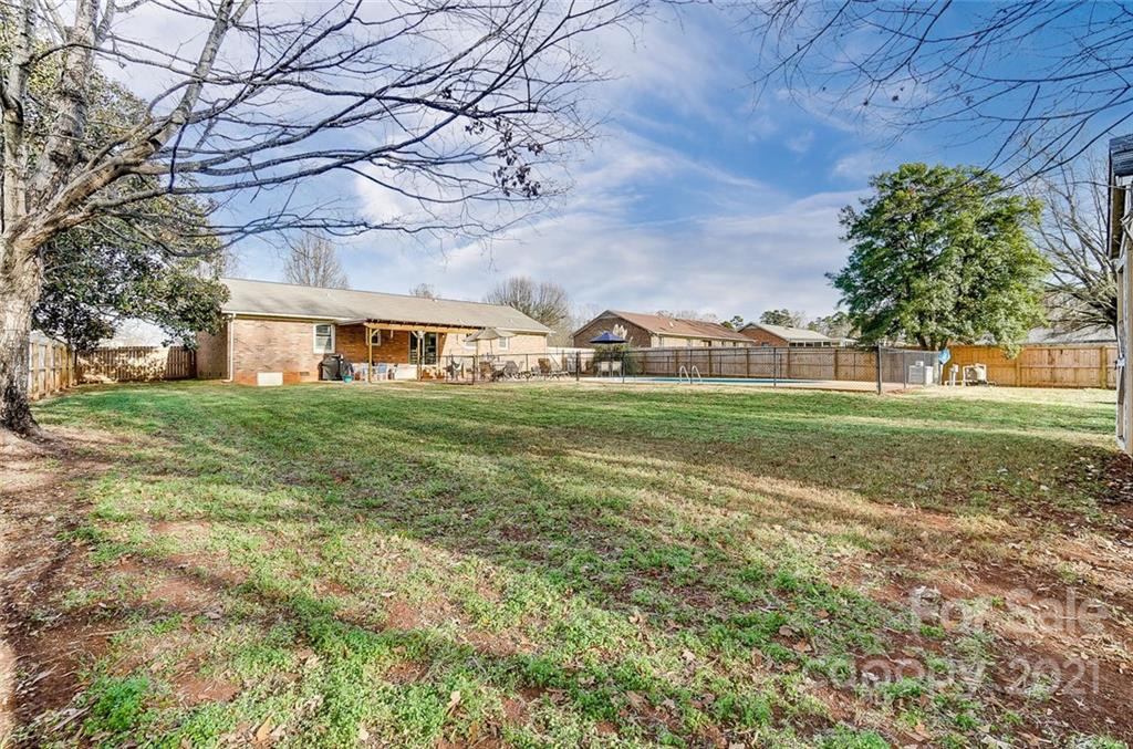 2714 Sunset Road Charlotte, NC 28216 - Photo 37 of 41 Gallery Image 37