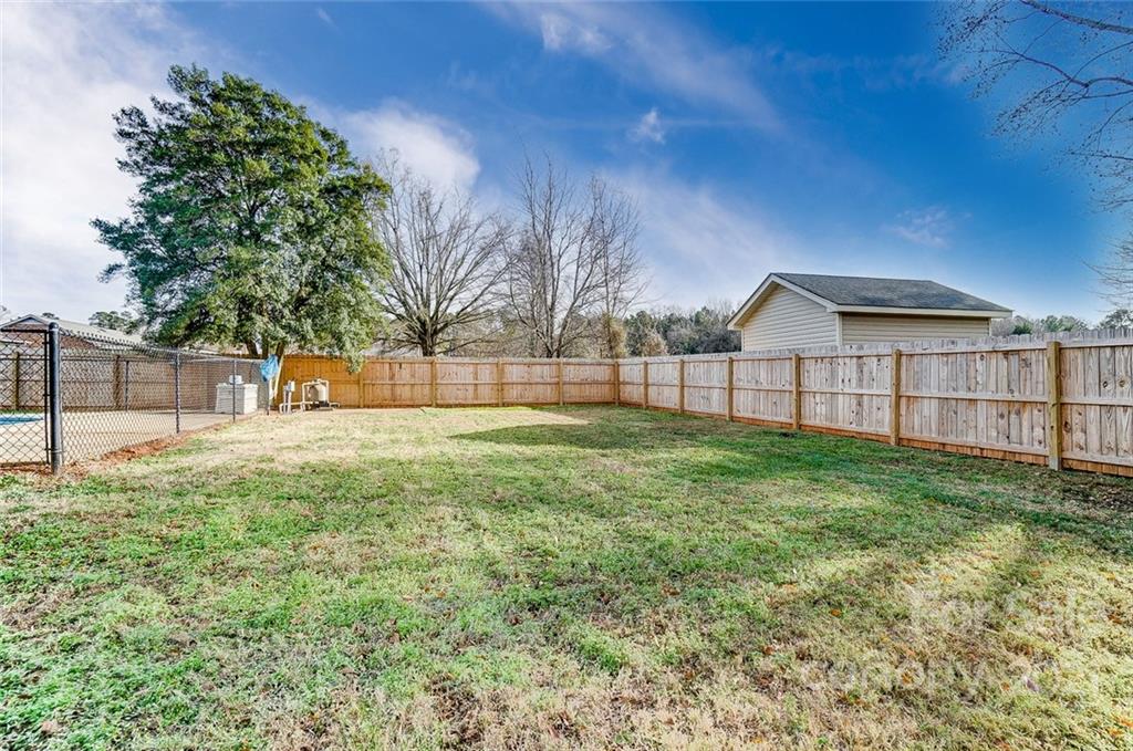 2714 Sunset Road Charlotte, NC 28216 - Photo 38 of 41 Gallery Image 38