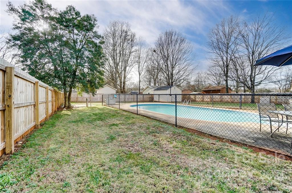 2714 Sunset Road Charlotte, NC 28216 - Photo 40 of 41 Gallery Image 40