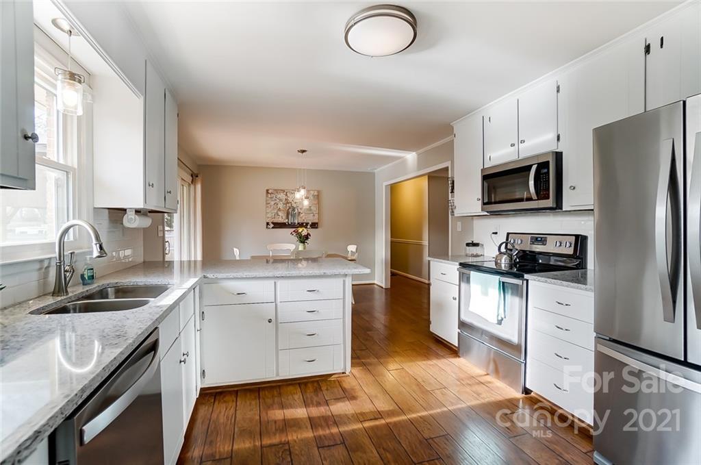 2714 Sunset Road Charlotte, NC 28216 - Photo 5 of 41 Gallery Image 5