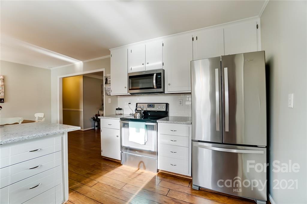 2714 Sunset Road Charlotte, NC 28216 - Photo 7 of 41 Gallery Image 7