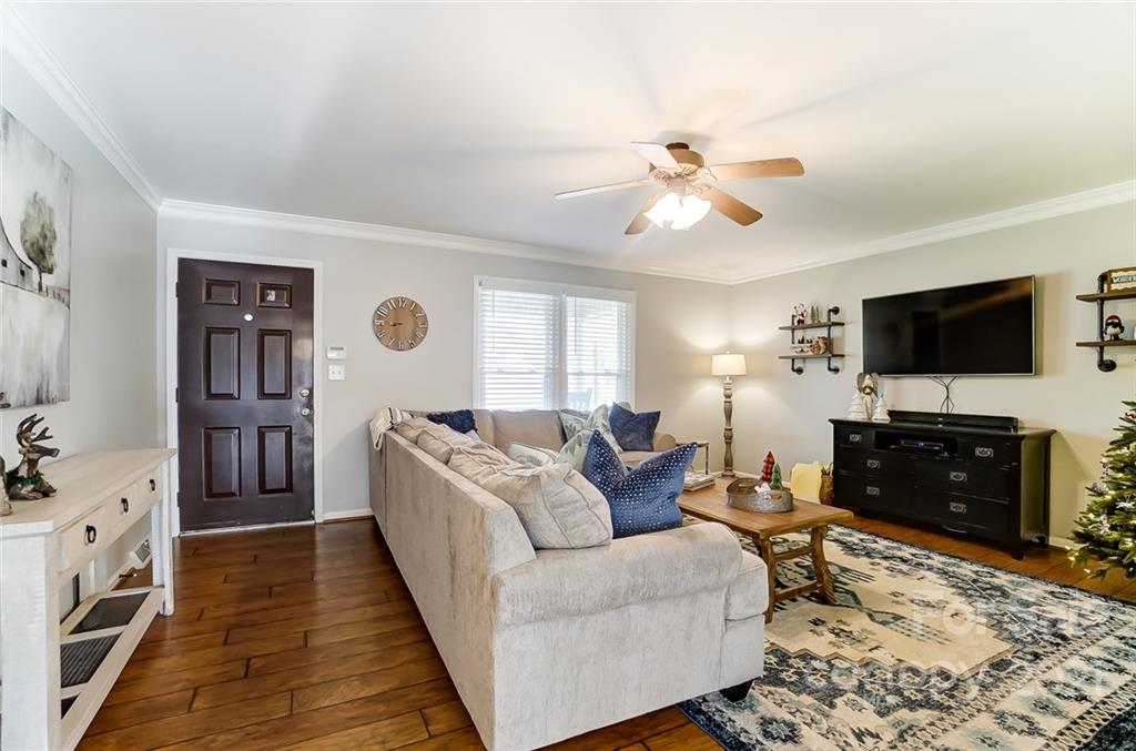 2714 Sunset Road Charlotte, NC 28216 - Photo 8 of 41 Gallery Image 8