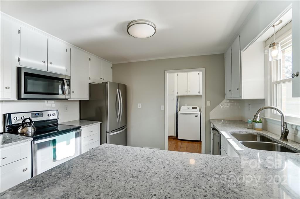 2714 Sunset Road Charlotte, NC 28216 - Photo 9 of 41 Gallery Image 9