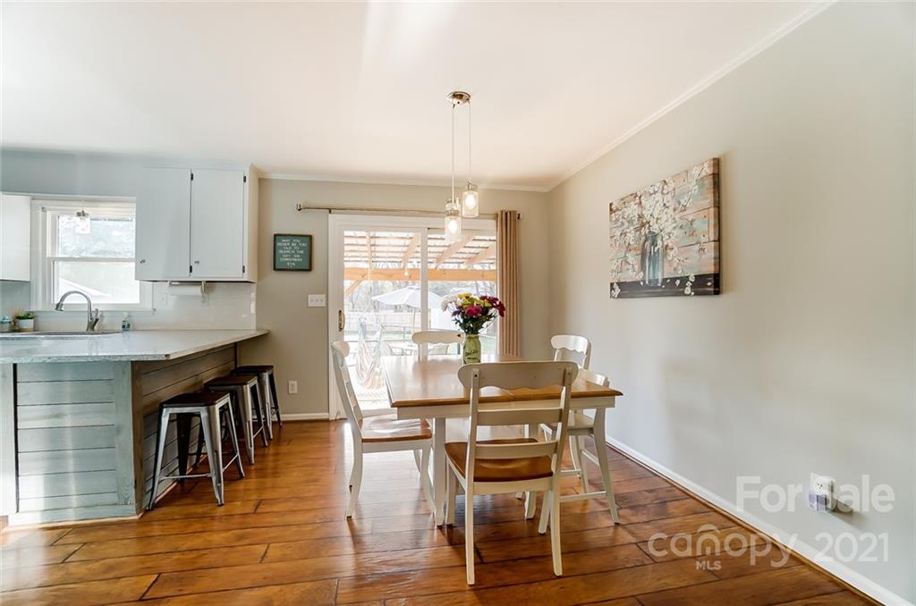 2714 Sunset Road Charlotte, NC 28216 - Photo 10 of 41 Gallery Image 10