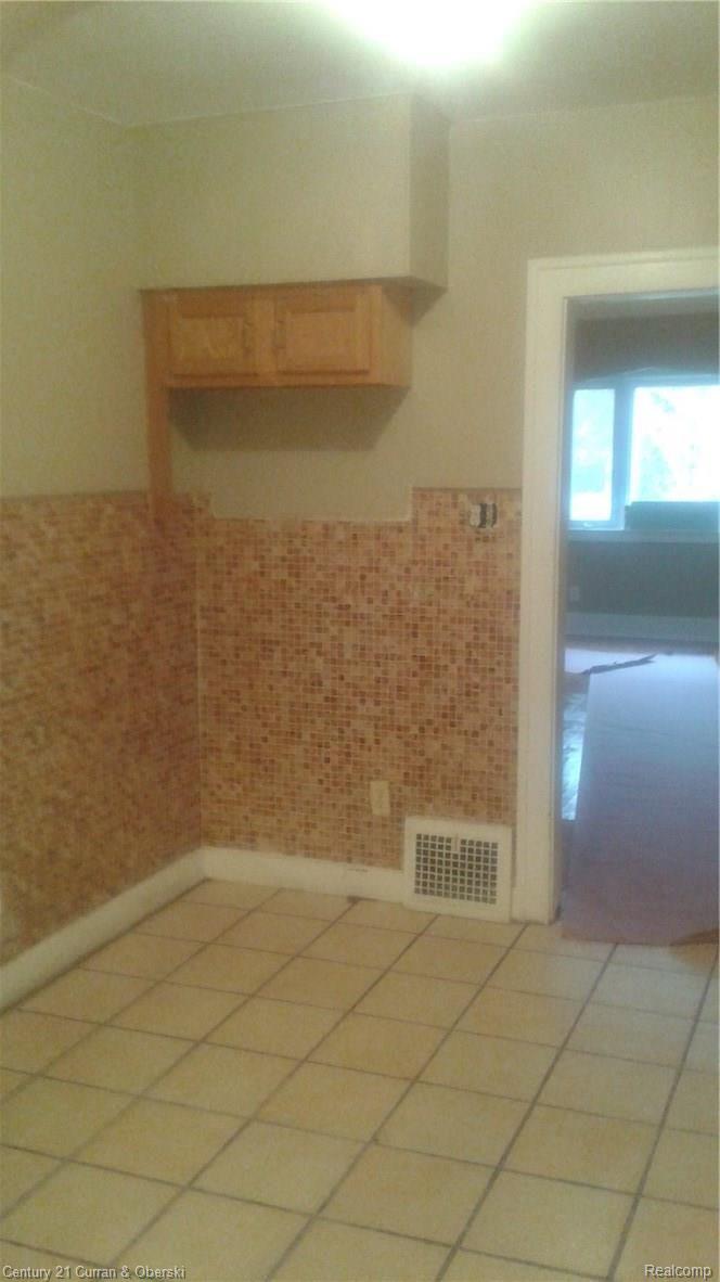 5927 Yorkshire Road Detroit, MI 48224 - Photo 25 of 42 Kitchen3