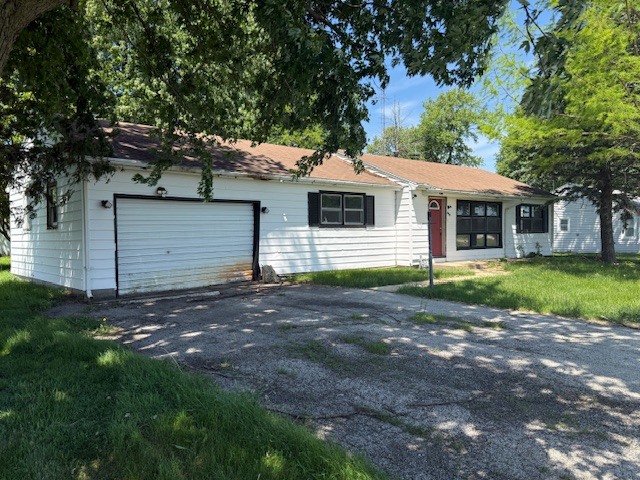 424 South 3000th Road West Kankakee, IL 60901 - Photo 2 of 11