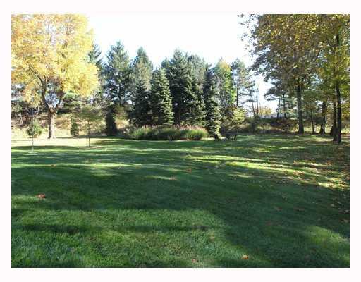 208 Hillcrest Road Fox Chapel, PA 15238 - Photo 8 of 8 Yard/Garden.