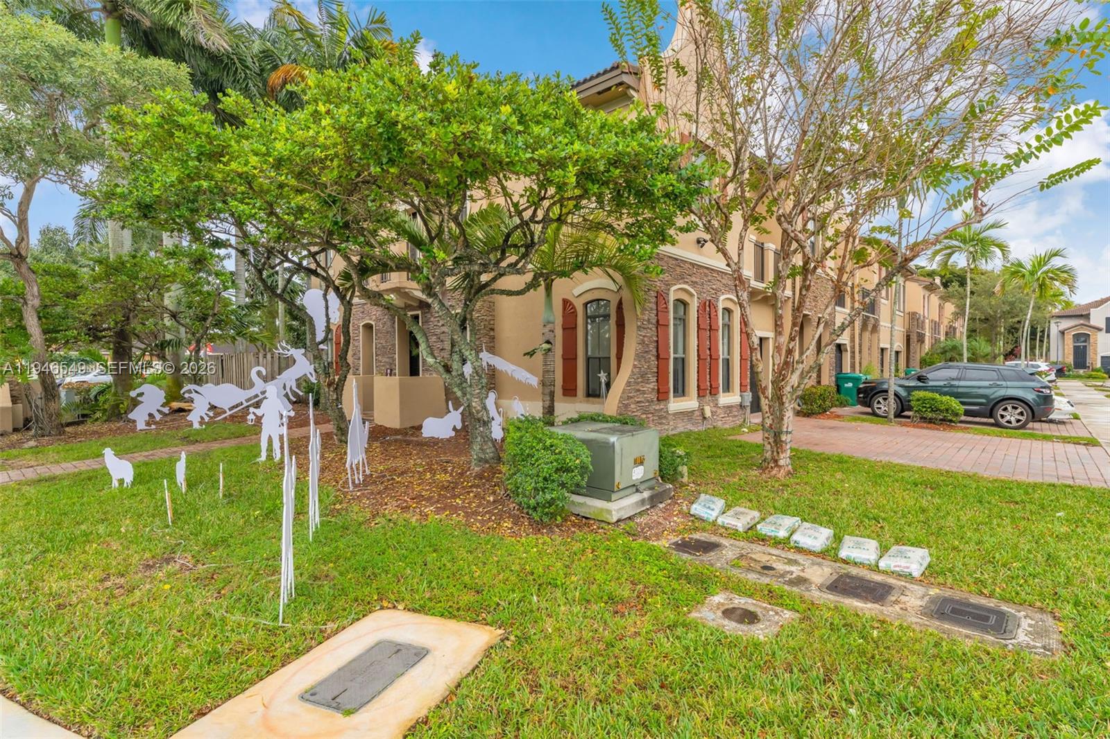 23601 Southwest 112 Court Homestead, FL 33032 - Photo 38 of 61 a front view of a house with garden