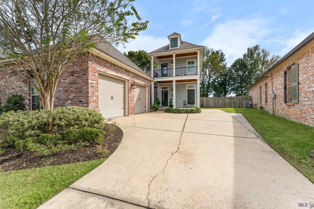 $445,000 | 7088 Rue Lierre Street, Zachary, LA 70791