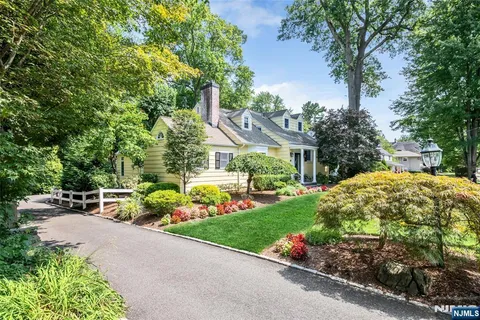 $1,850,000 | 86 Carlton Avenue, Ho-Ho-Kus, NJ 07423