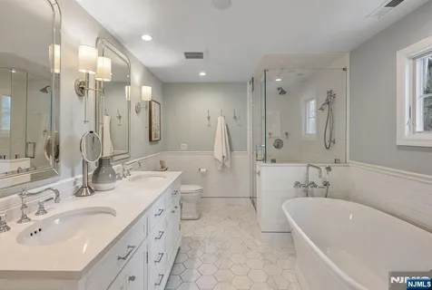 $1,850,000 | 86 Carlton Avenue, Ho-Ho-Kus, NJ 07423