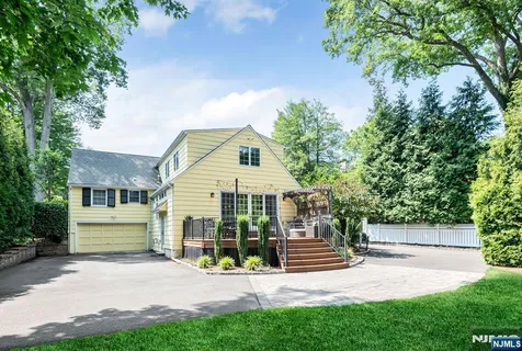 $1,850,000 | 86 Carlton Avenue, Ho-Ho-Kus, NJ 07423