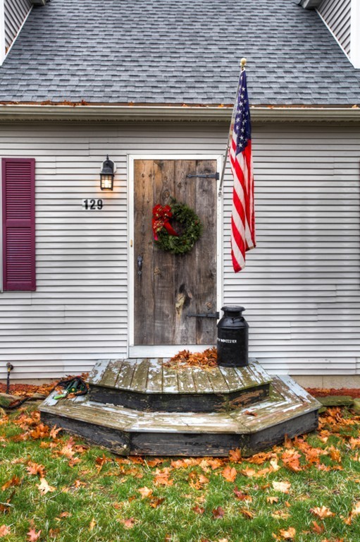 129 Sutton Road Webster, MA 01570 - Photo 3 of 29 Gallery Image 3