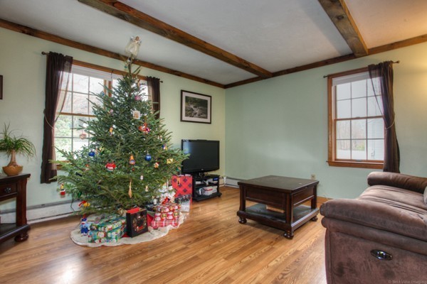 129 Sutton Road Webster, MA 01570 - Photo 4 of 29 Gallery Image 4