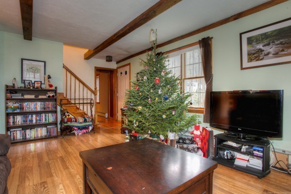 129 Sutton Road Webster, MA 01570 - Photo 5 of 29 Gallery Image 5