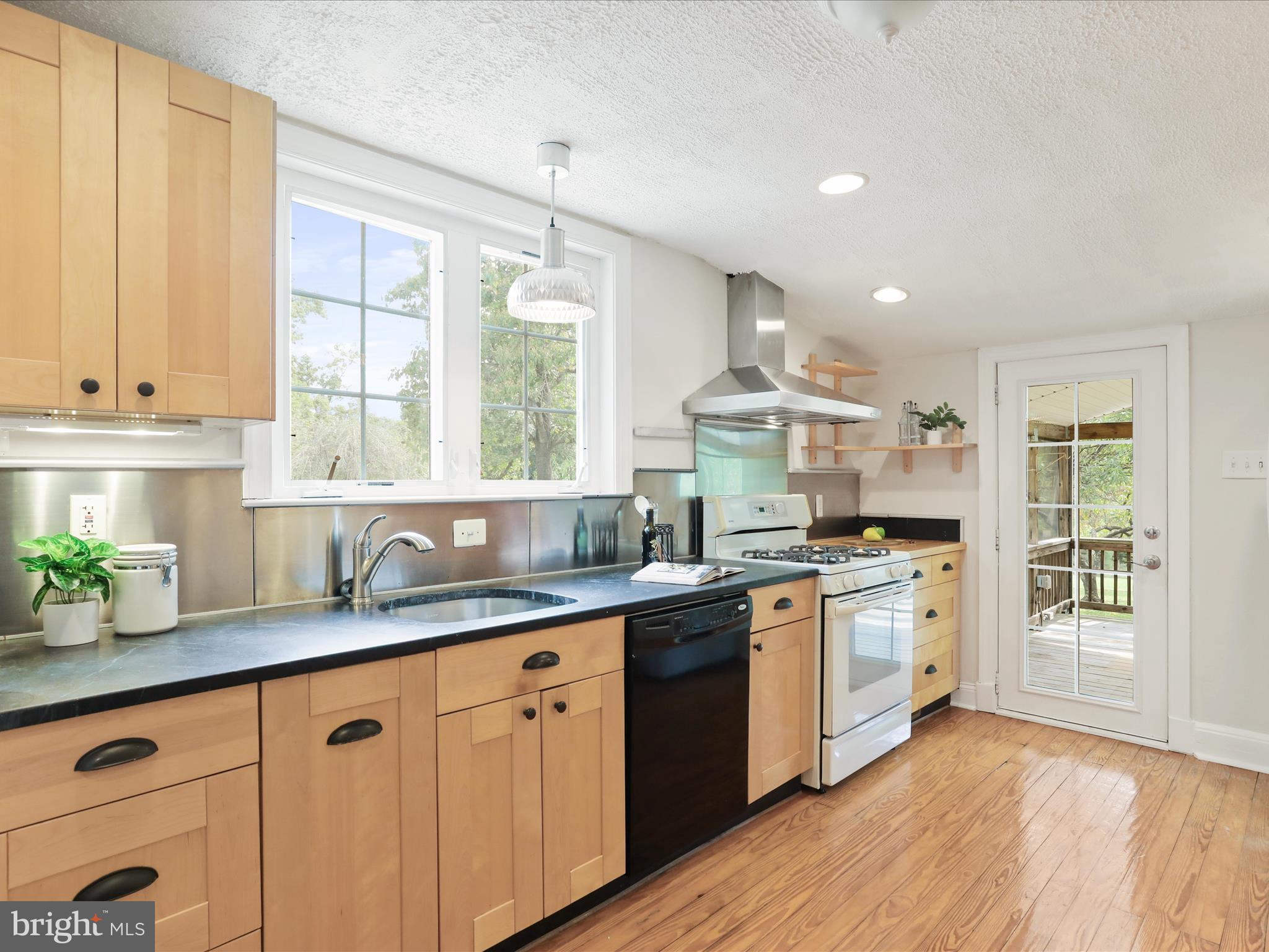 22119 Dickerson School Road Dickerson, MD 20842 - Photo 9 of 52