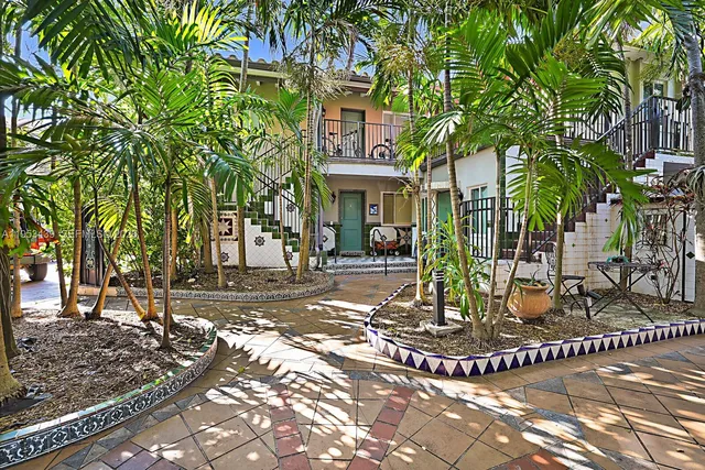 $2,200 | 8200 Byron Avenue, Unit 2, Miami Beach, FL 33141