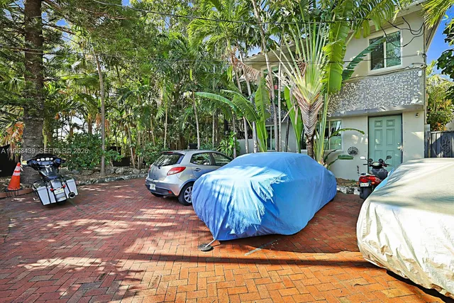 $2,200 | 8200 Byron Avenue, Unit 2, Miami Beach, FL 33141