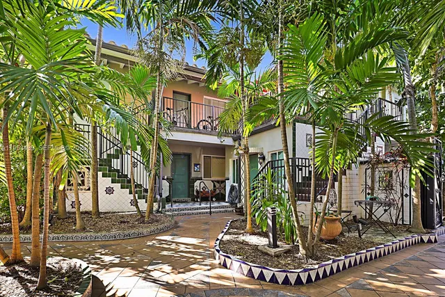 $2,200 | 8200 Byron Avenue, Unit 2, Miami Beach, FL 33141