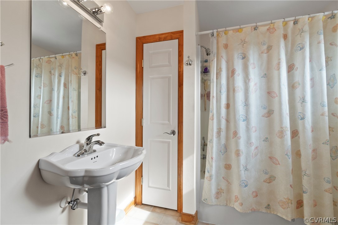 531 Shellfield Road Dunnsville, VA 22454 - Photo 17 of 46 2nd level Hall Bath has surround Tub/Shower, and 3