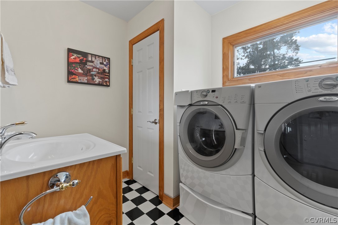 531 Shellfield Road Dunnsville, VA 22454 - Photo 31 of 46 Front Load Washer and Dryer convey