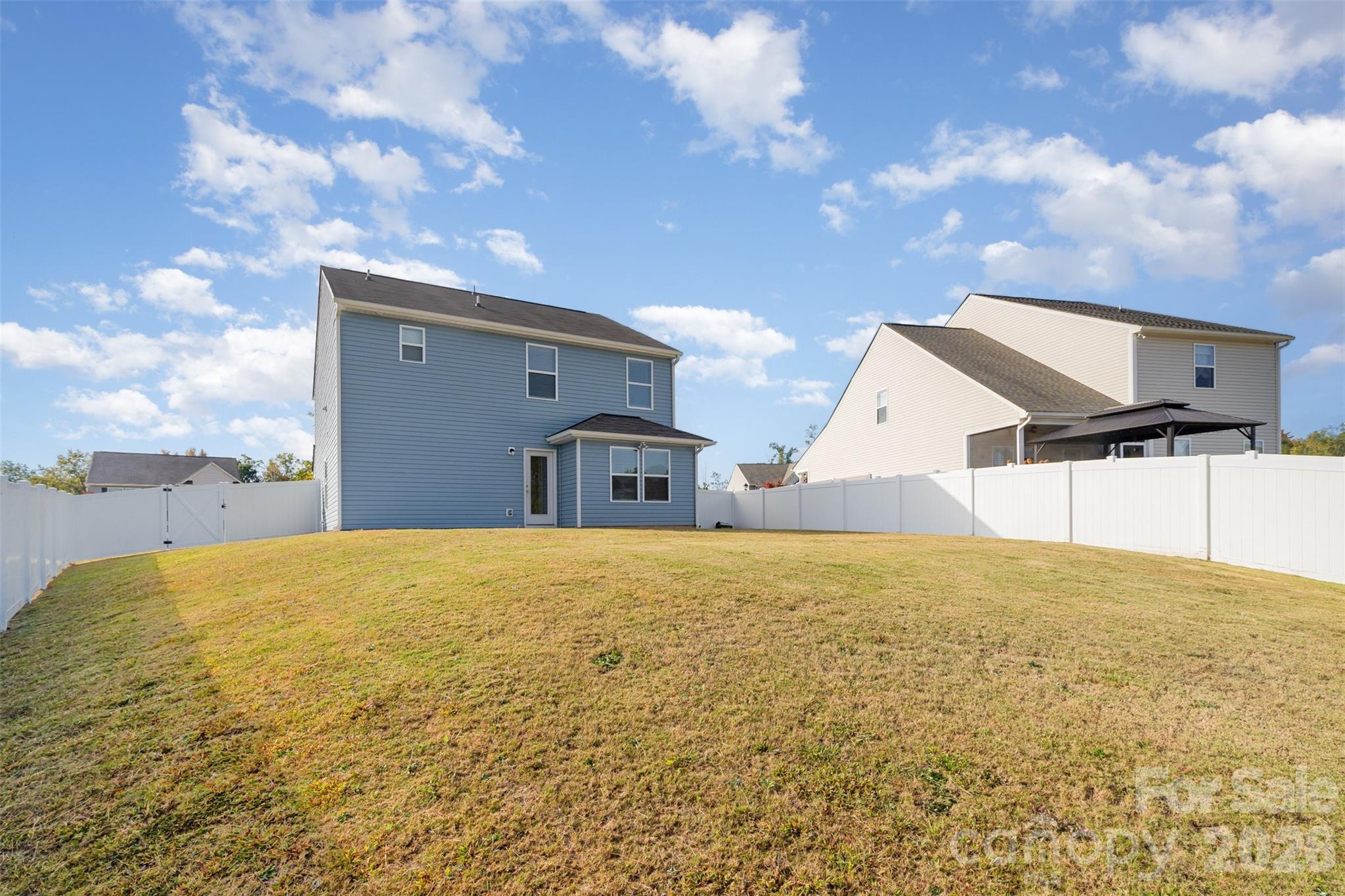 1211 Whitehall Hill Road York, SC 29745 - Photo 34 of 39 a big room with an ocean