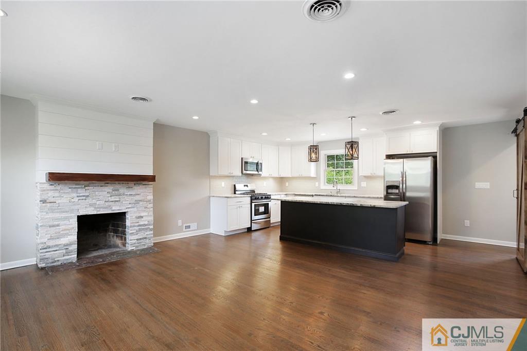 627 Ashland Road Middlesex, NJ 08846 - Photo 4 of 25 Gallery Image 4