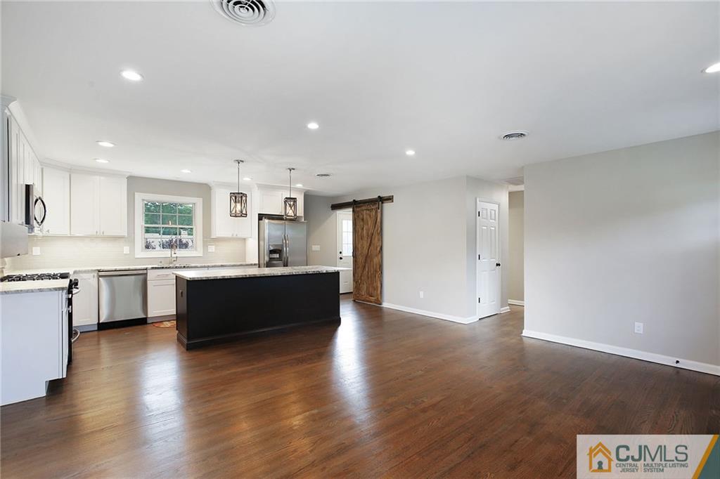 627 Ashland Road Middlesex, NJ 08846 - Photo 6 of 25 Gallery Image 6