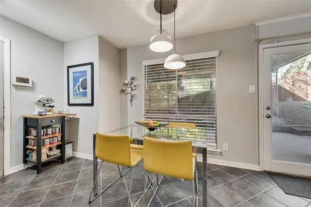 a view of a livingroom with furniture