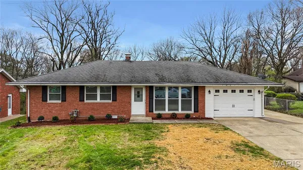 $240,000 | 100 Debbie Drive, Collinsville, IL 62234