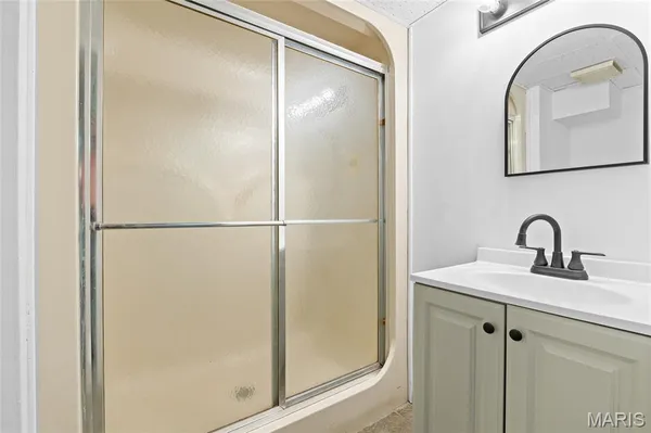 $240,000 | 100 Debbie Drive, Collinsville, IL 62234