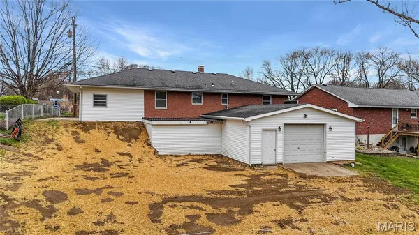 $240,000 | 100 Debbie Drive, Collinsville, IL 62234