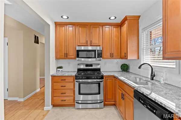 $240,000 | 100 Debbie Drive, Collinsville, IL 62234