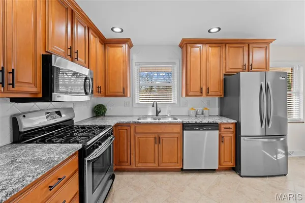 $240,000 | 100 Debbie Drive, Collinsville, IL 62234