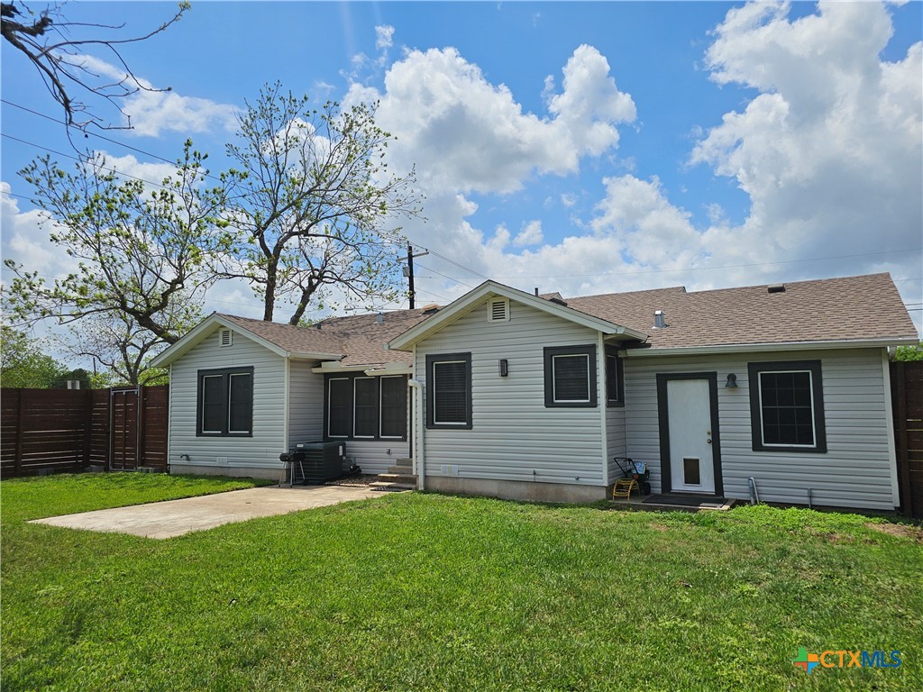 2002 North Wheeler Street Victoria, TX 77901 - Photo 6 of 36