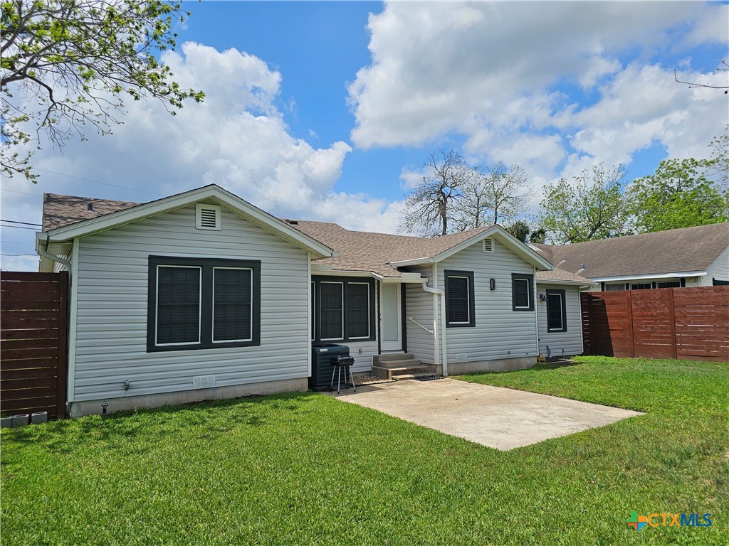 2002 North Wheeler Street Victoria, TX 77901 - Photo 7 of 36