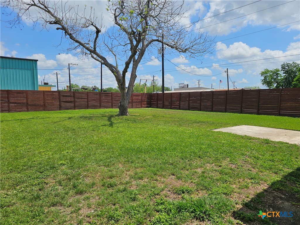2002 North Wheeler Street Victoria, TX 77901 - Photo 8 of 36