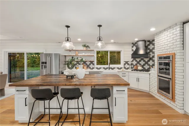 $1,950,000 | 7610 220th Avenue Northeast, Redmond, WA 98053