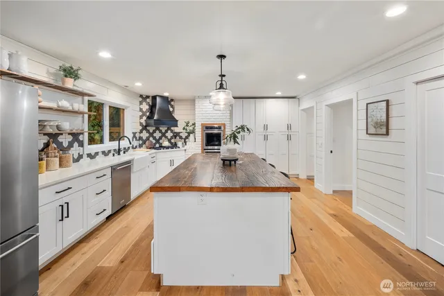 $1,950,000 | 7610 220th Avenue Northeast, Redmond, WA 98053