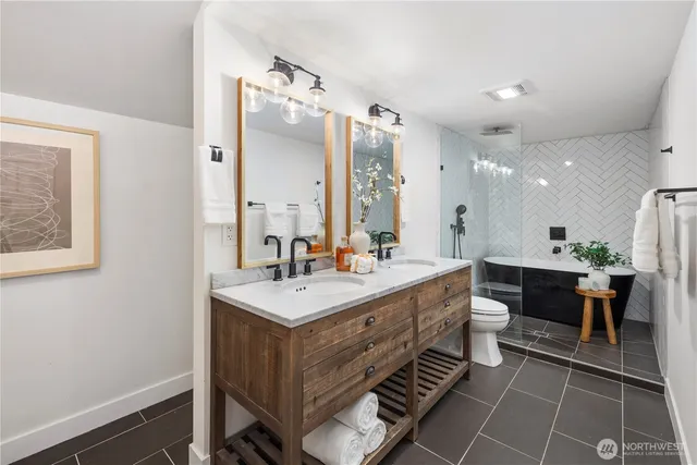 $1,950,000 | 7610 220th Avenue Northeast, Redmond, WA 98053