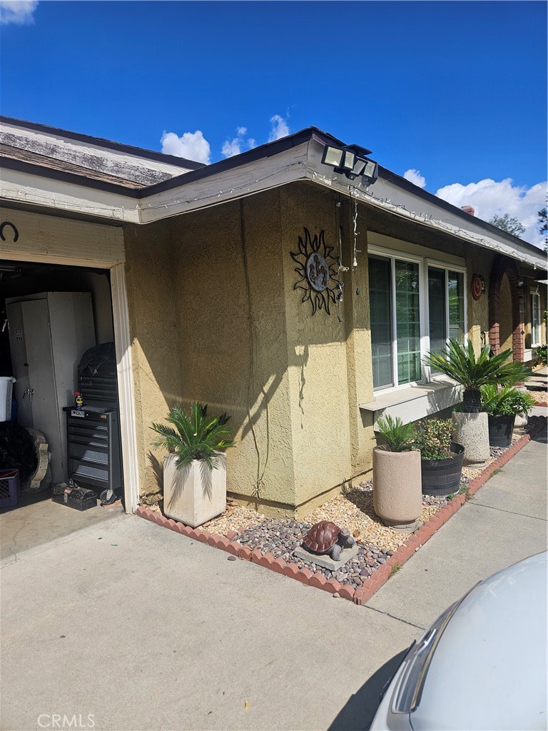 542 South Lilac Avenue Rialto, CA 92376 - Photo 2 of 3