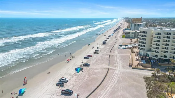 $5,000 | 701 East 3rd Avenue, Unit PH, New Smyrna Beach, FL 32169