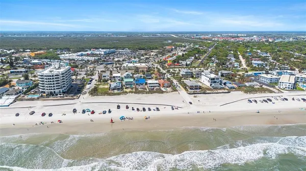 $5,000 | 701 East 3rd Avenue, Unit PH, New Smyrna Beach, FL 32169