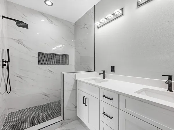$2,300 | 1084 Junell Street, Unit A, Houston, TX 77088