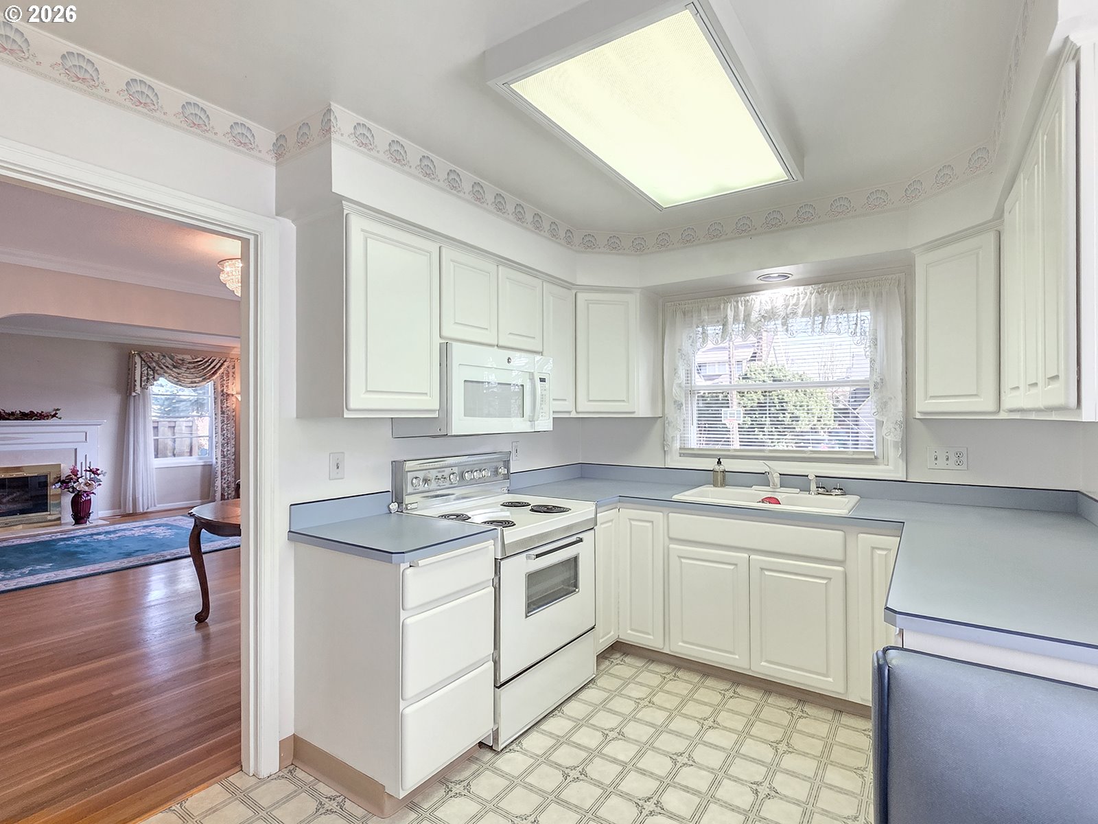 2359 Southeast 59th Avenue Portland, OR 97215 - Photo 15 of 38